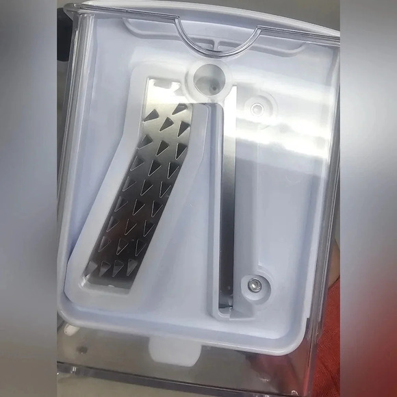 Spiralizer 7-Blade Vegetable Slicer - Picture 3 of 9